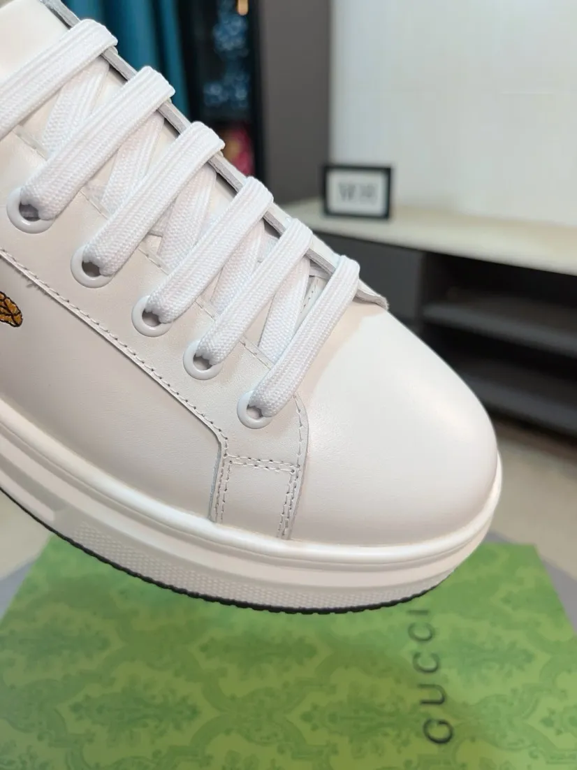 Factory price 420🌹🌹GUCCI [Gucci] New high-end brand of men's shoes, the latest fashionable casual men's shoes, trendy and versatile, relaxed and sporty style, uppers imported from Italy, first-layer cowhide, genuine leather lining and ultra-fine workmanship. Original personalized fashionable rubber wear-resistant outsole, light and comfortable on the foot, size 38-44